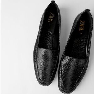 Zara | Women’s Black Shiny Faux Snakeskin Textured Slip-On Loafers Flats Sz 7.5